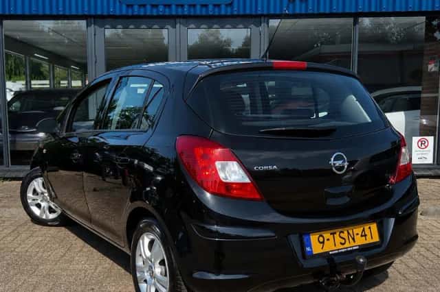 Opel Corsa (2014) thumbnail 4
