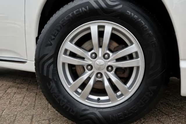 Mitsubishi Outlander (2019) thumbnail 4