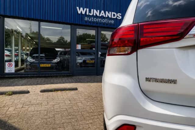 Mitsubishi Outlander (2019) thumbnail 6