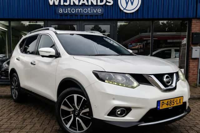 Nissan X-Trail (2017) thumbnail 1