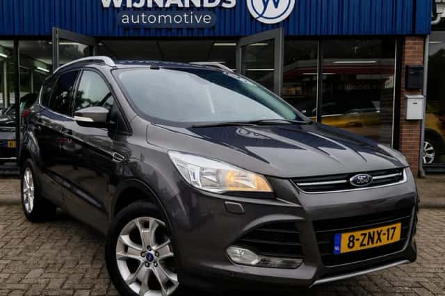 Ford Kuga (2015) thumbnail 1