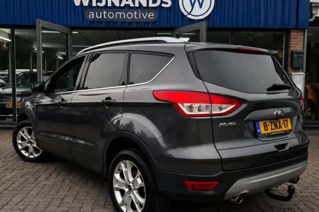 Ford Kuga (2015) thumbnail 5
