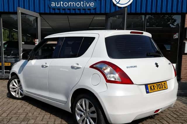 Suzuki Swift (2013) thumbnail 4