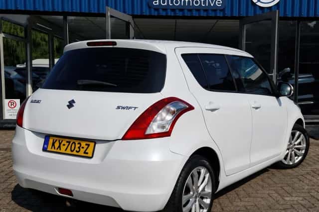 Suzuki Swift (2013) thumbnail 6