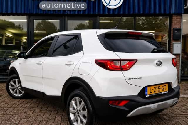 Kia Stonic (2018) thumbnail 3