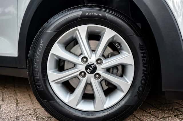 Kia Stonic (2018) thumbnail 4