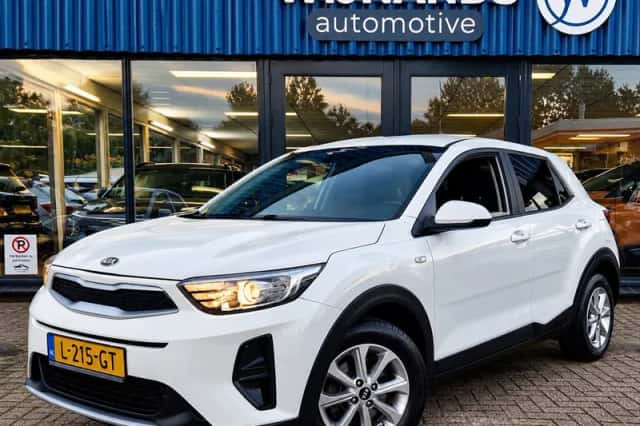 Kia Stonic (2018) thumbnail 5