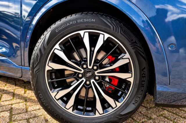 Ford Kuga (2020) thumbnail 4