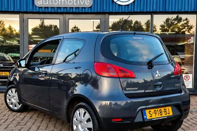 Mitsubishi Colt (2010) thumbnail 3