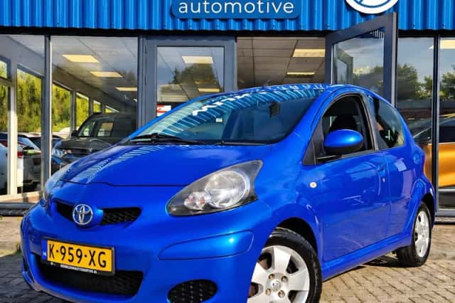 Toyota Aygo (2010) thumbnail 6