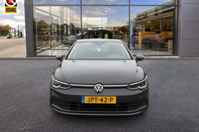 Volkswagen Golf (2022) thumbnail 3