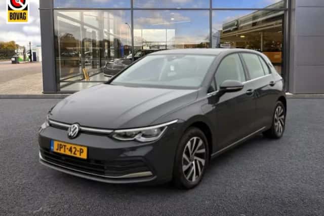 Volkswagen Golf (2022) thumbnail 4