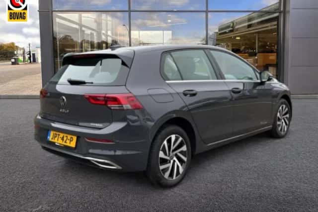 Volkswagen Golf (2022) thumbnail 5