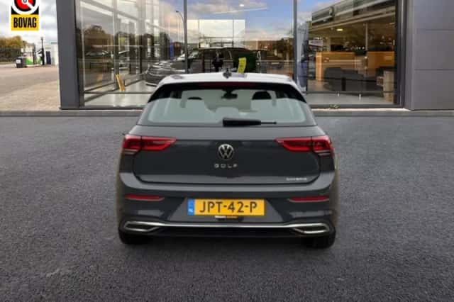 Volkswagen Golf (2022) thumbnail 6