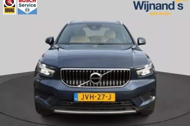 Volvo XC40 (2022) thumbnail 2