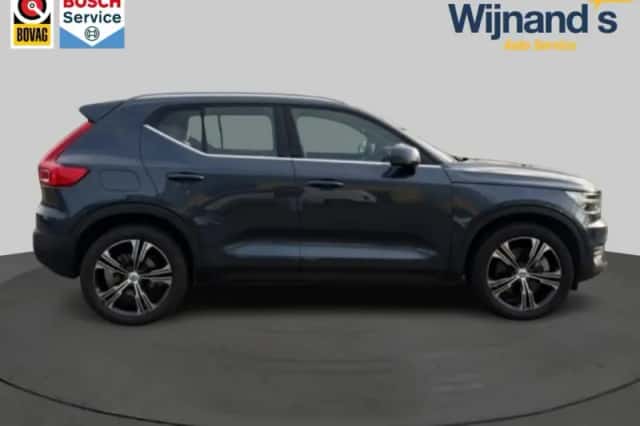Volvo XC40 (2022) thumbnail 3