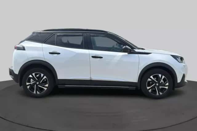 Peugeot 2008 (2021) thumbnail 4