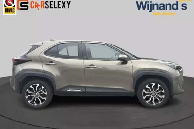Toyota Yaris Cross (2024) thumbnail 4