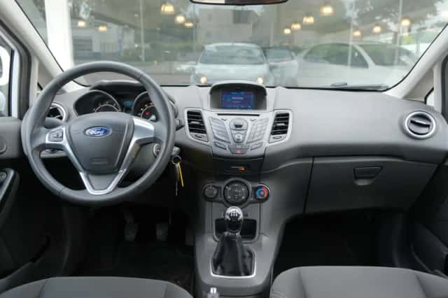 Ford Fiesta (2014) thumbnail 2