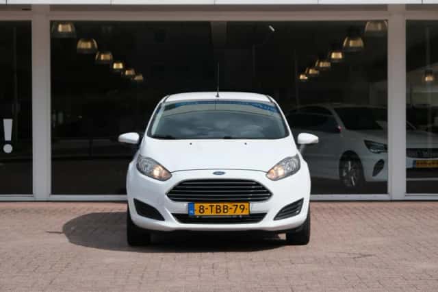 Ford Fiesta (2014) thumbnail 3