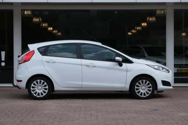 Ford Fiesta (2014) thumbnail 4