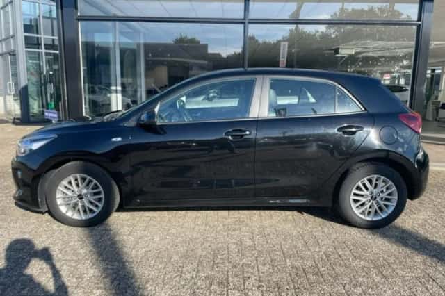 Kia Rio (2018) thumbnail 3