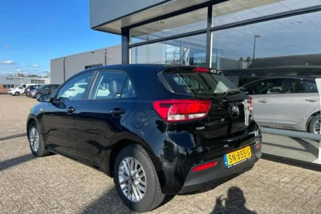 Kia Rio (2018) thumbnail 6
