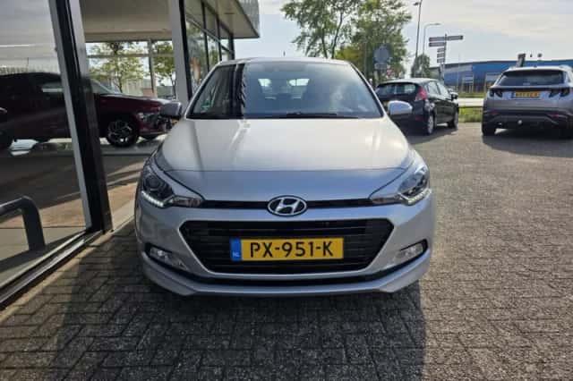 Hyundai i20 (2018) thumbnail 2