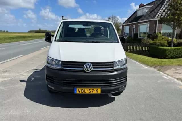 Volkswagen Transporter (2019) thumbnail 2