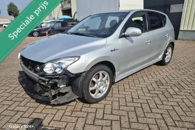 Hyundai i30 (2012) thumbnail 2