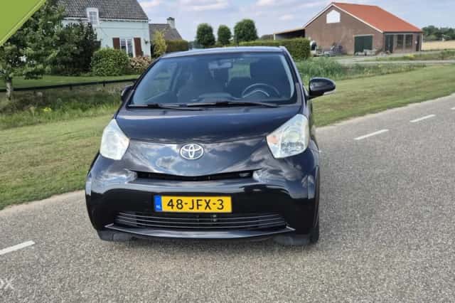 Toyota iQ (2009) thumbnail 1