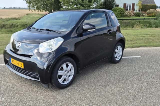 Toyota iQ (2009) thumbnail 2