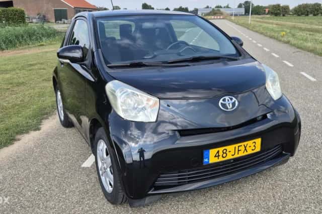 Toyota iQ (2009) thumbnail 3