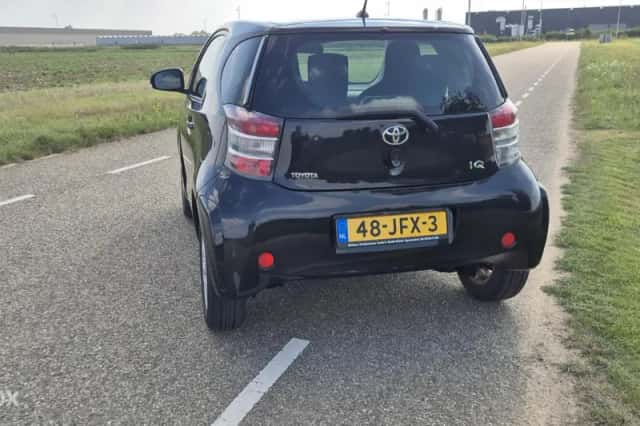 Toyota iQ (2009) thumbnail 4