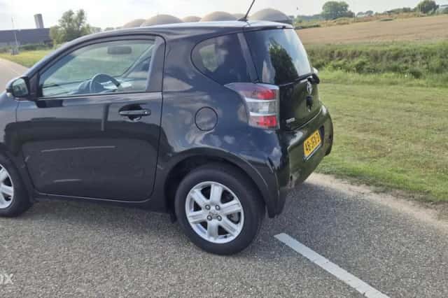 Toyota iQ (2009) thumbnail 5
