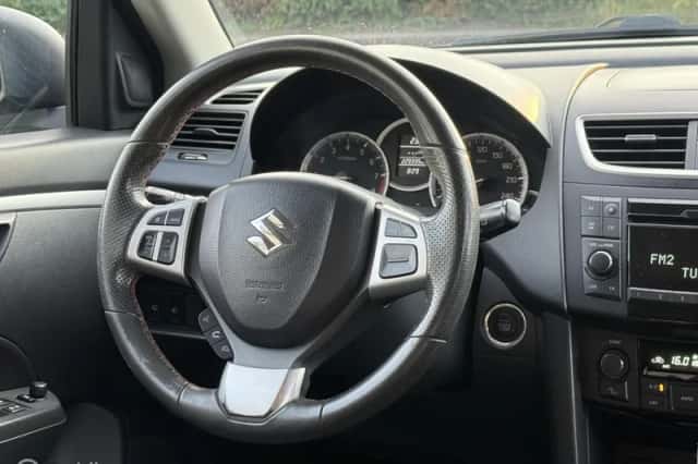 Suzuki Swift (2012) thumbnail 4