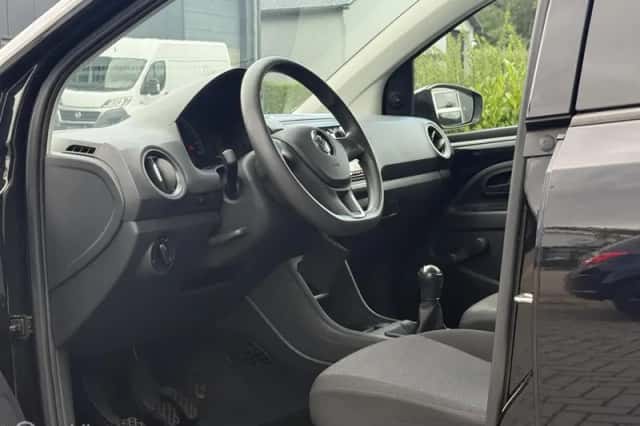 Volkswagen Up! (2016) thumbnail 3