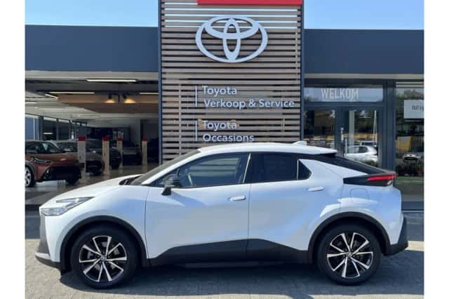 Toyota C-HR (2025) thumbnail 2