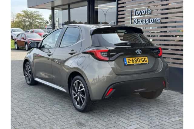 Toyota Yaris (2023) thumbnail 3