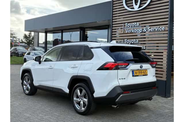 Toyota RAV4 (2020) thumbnail 3