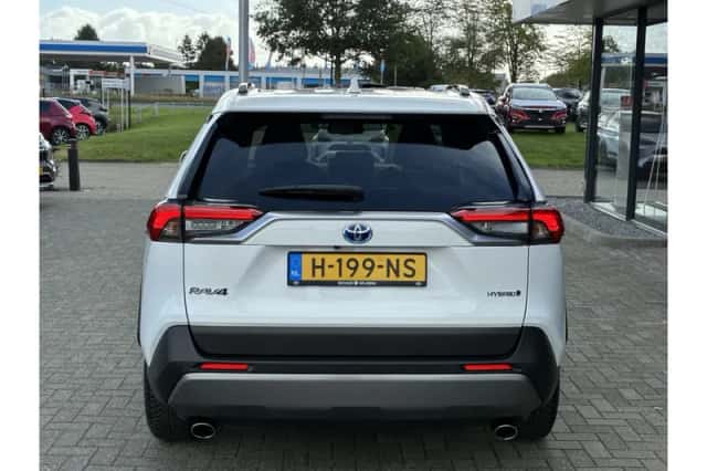 Toyota RAV4 (2020) thumbnail 4