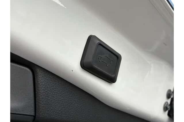 Toyota RAV4 (2020) thumbnail 6