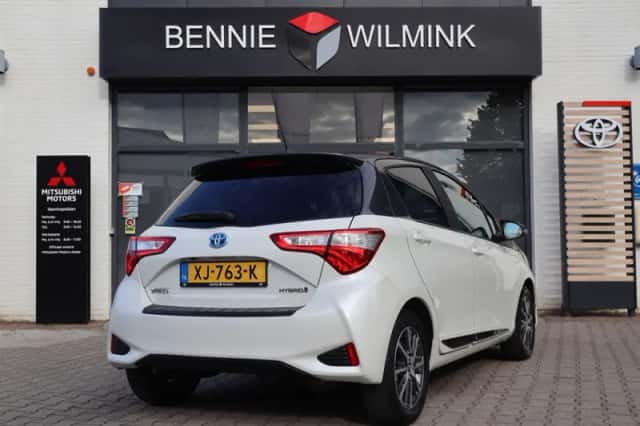 Toyota Yaris (2019) thumbnail 2