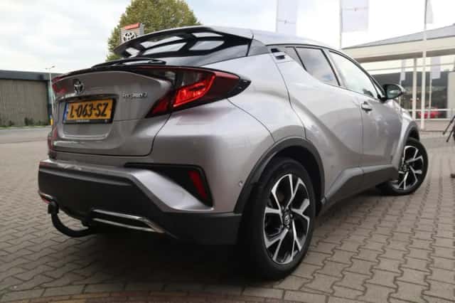 Toyota C-HR (2020) thumbnail 2