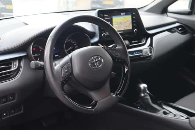 Toyota C-HR (2020) thumbnail 4