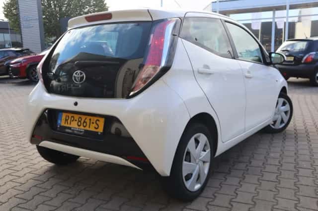 Toyota Aygo (2018) thumbnail 2