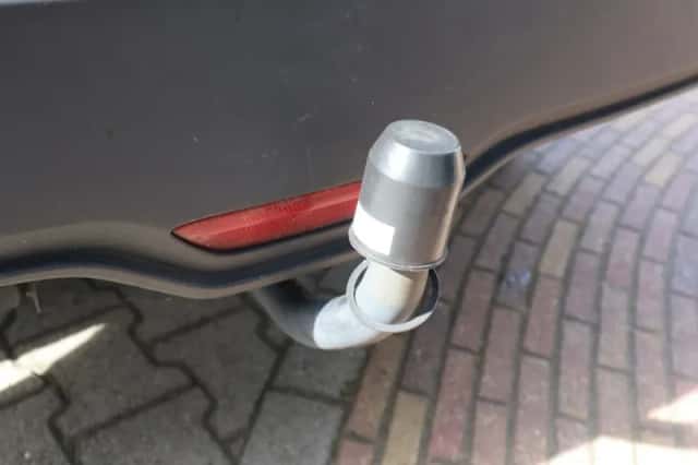 Toyota C-HR (2019) thumbnail 3
