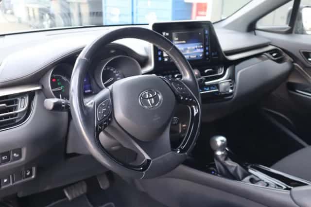 Toyota C-HR (2019) thumbnail 4
