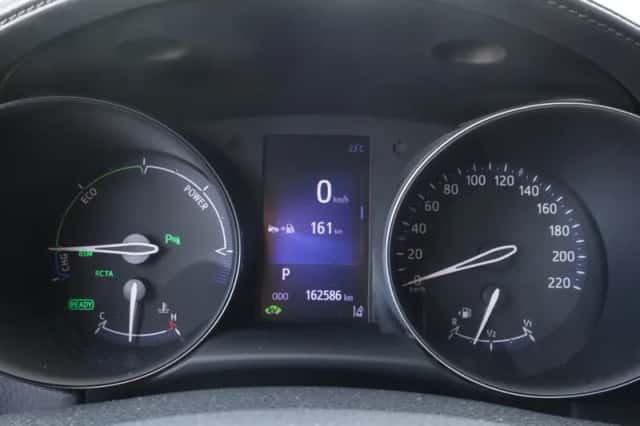 Toyota C-HR (2019) thumbnail 5