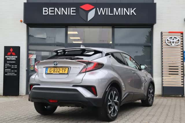 Toyota C-HR (2019) thumbnail 2